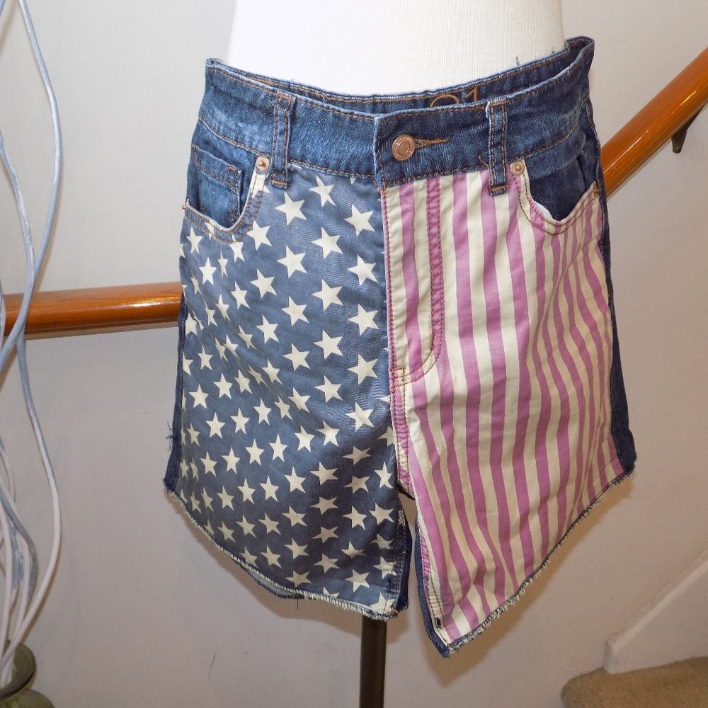 RUE 21 American Flag Denim Shorts Size 9/10